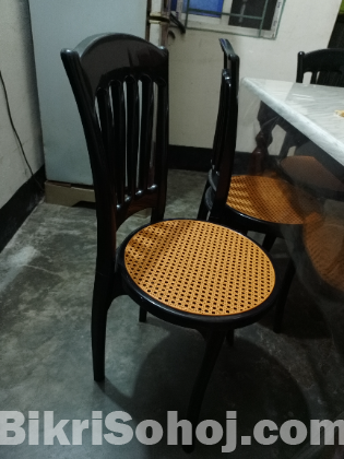 ছয় চেয়ারের ডাইনিং টেবিল